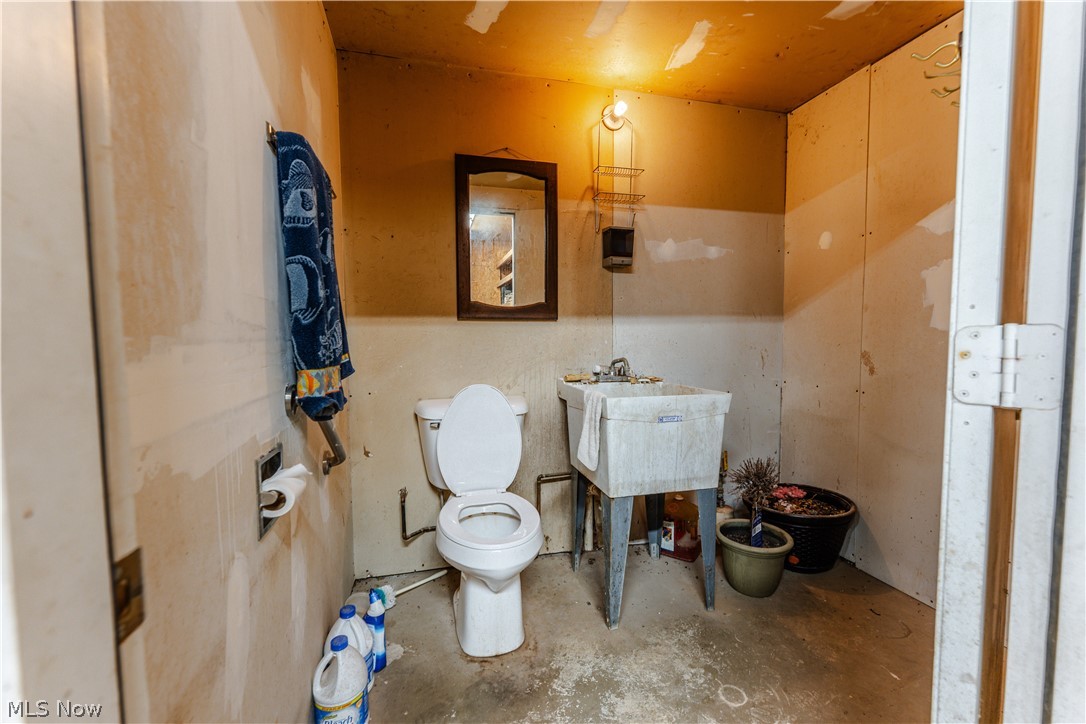 5556 Blacksnake Hill Road NE Dover OH 44622