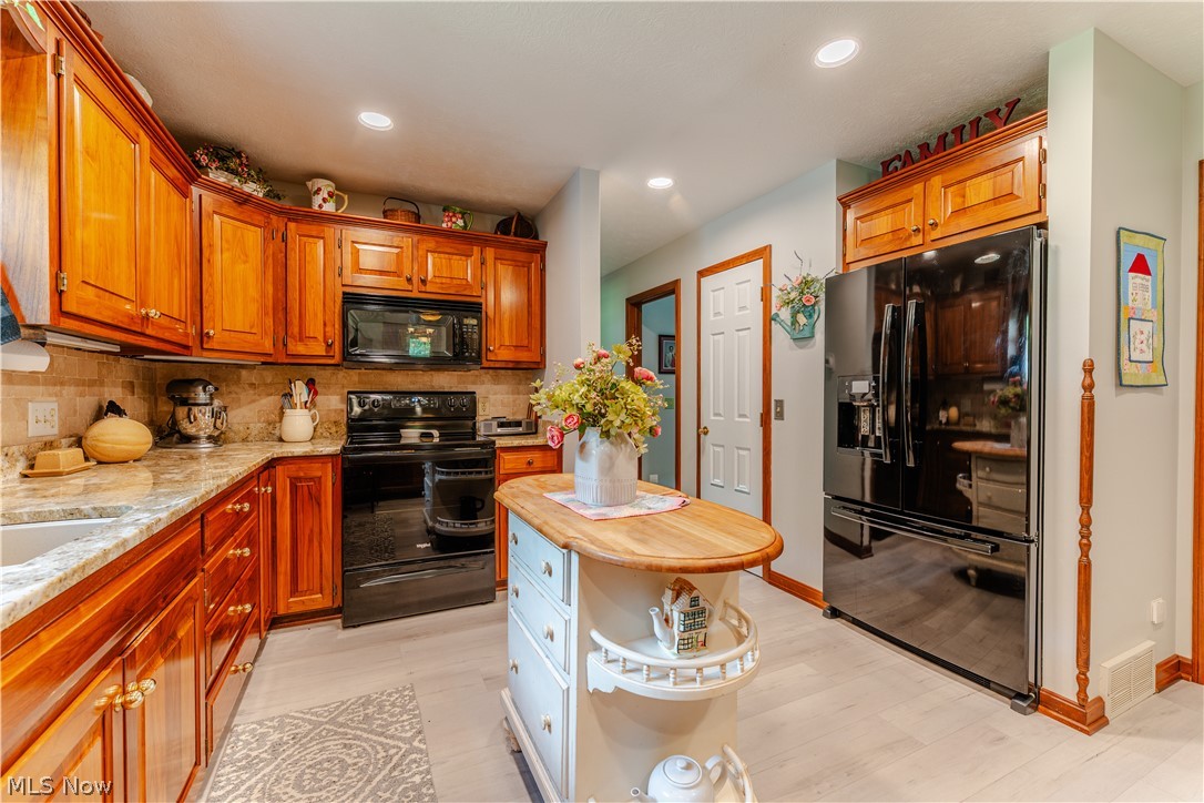 5556 Blacksnake Hill Road NE Dover OH 44622