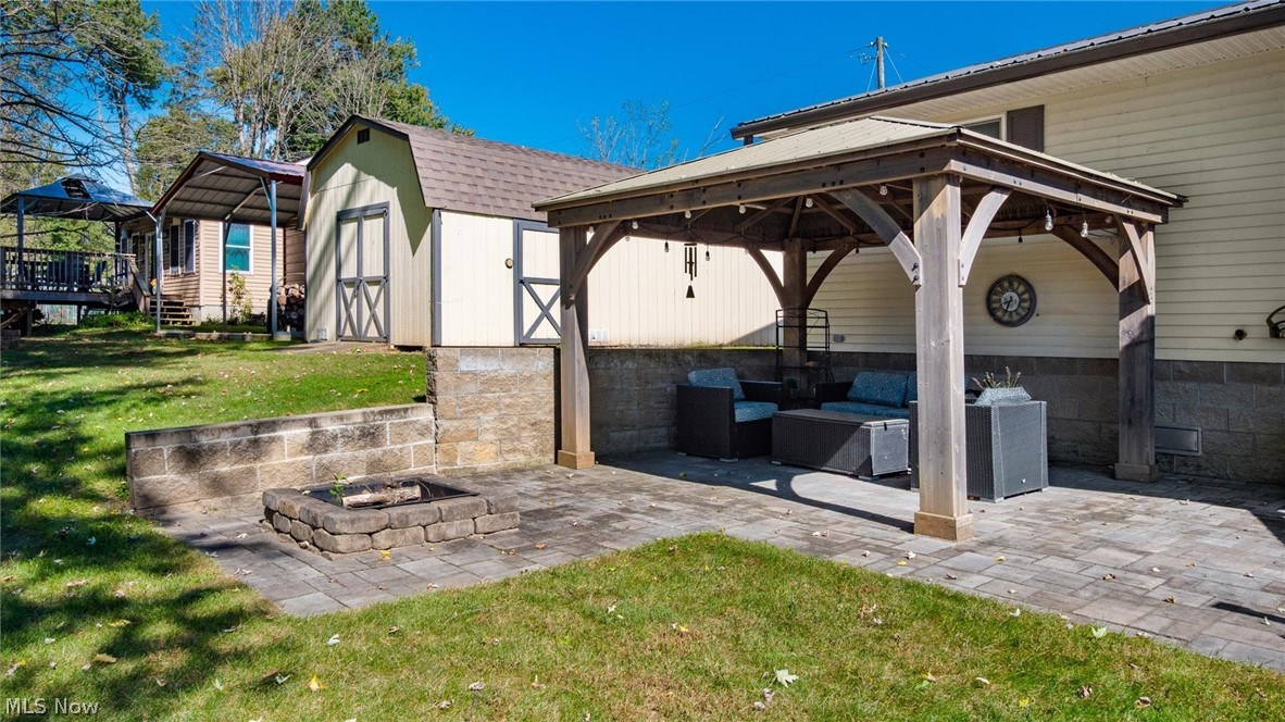 6625 S River Road Blue Rock OH 43720