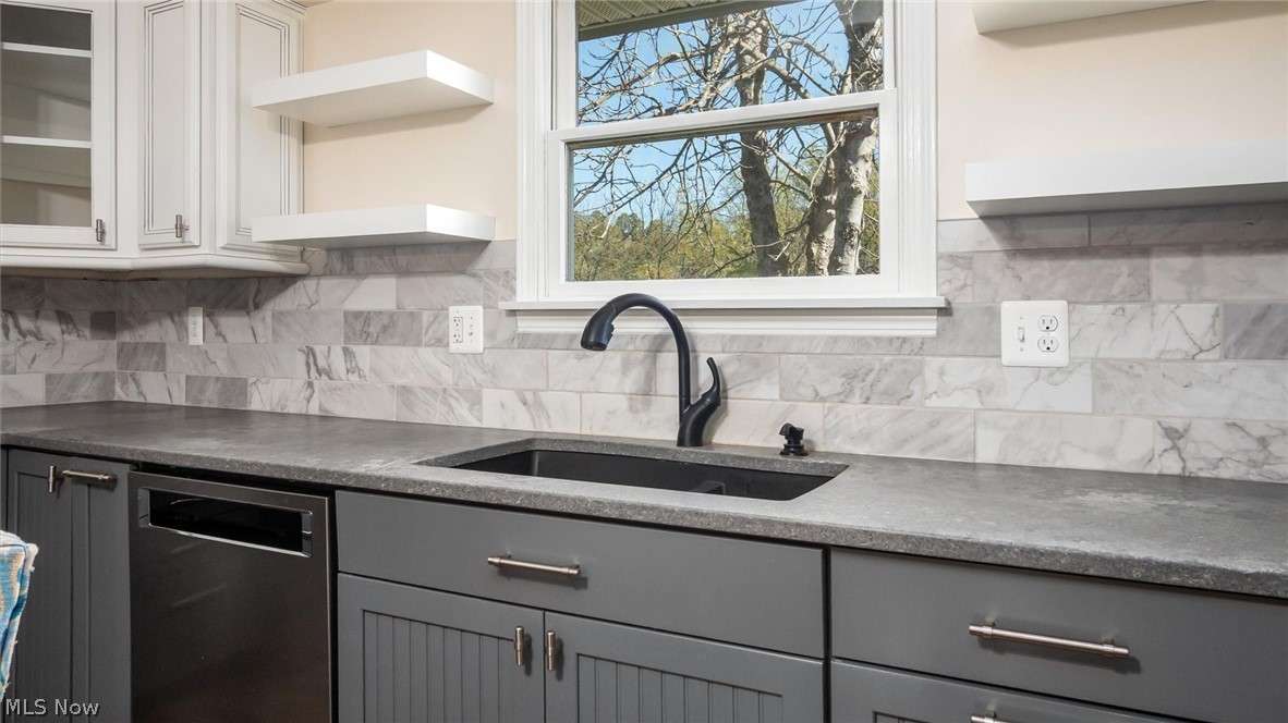 6625 S River Road Blue Rock OH 43720