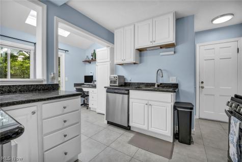 3683 Stoer Road Shaker Heights OH 44122