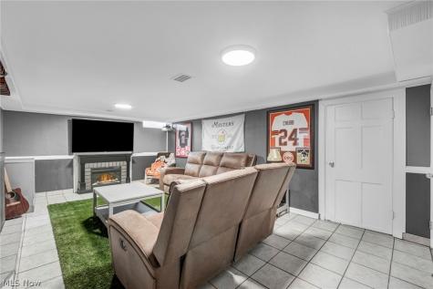 3683 Stoer Road Shaker Heights OH 44122