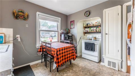 3710 Woodway Avenue Parma OH 44134