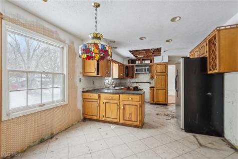 2100 W Salem Parkway Westlake OH 44145