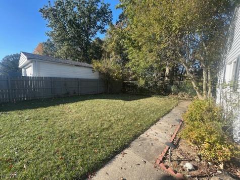 11010 Fairlawn Drive Parma OH 44130
