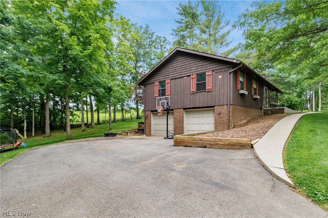 2560 Tarkman Drive Nashport OH 43830