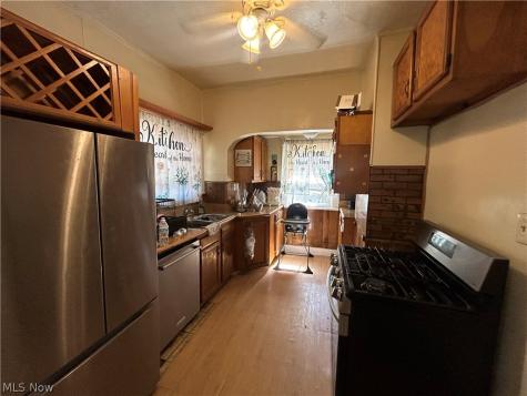 1105 E 144th Street Cleveland OH 44110