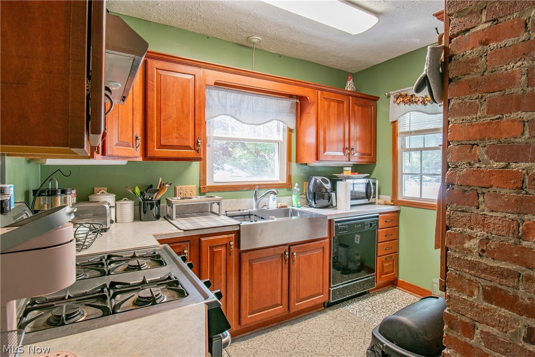 1580 Preston Avenue Akron OH 44305