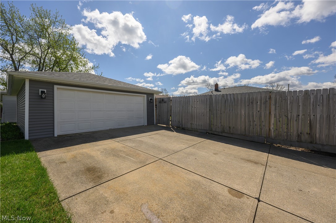 9596 Reichert Road Parma OH 44130