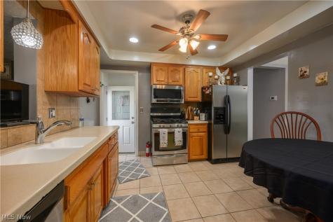 9596 Reichert Road Parma OH 44130