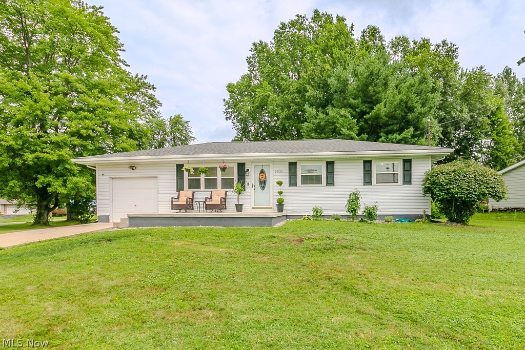 3931 Adrian Drive SE Warren OH 44484
