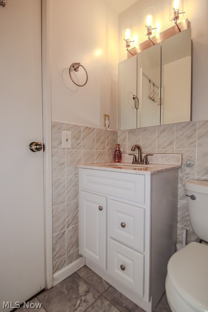 3931 Adrian Drive SE Warren OH 44484