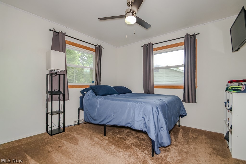 3931 Adrian Drive SE Warren OH 44484