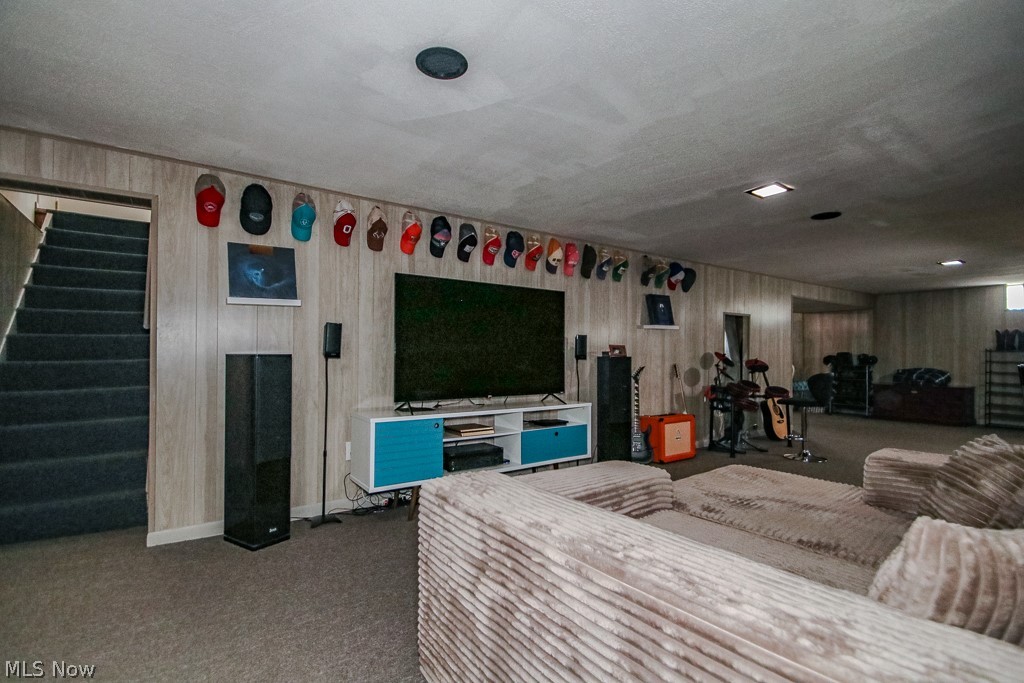 3931 Adrian Drive SE Warren OH 44484