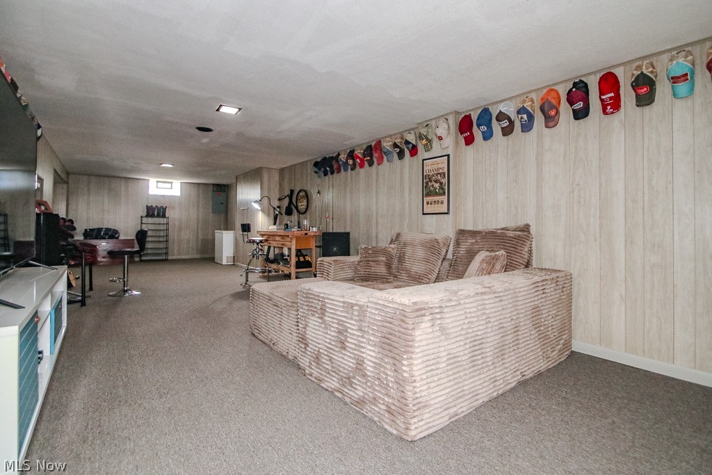 3931 Adrian Drive SE Warren OH 44484