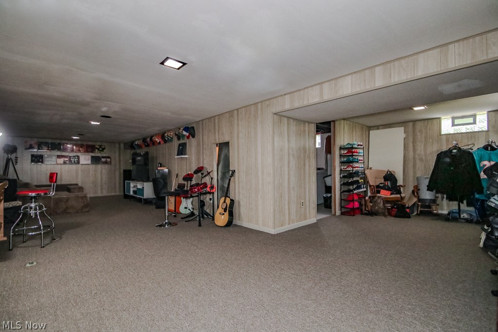 3931 Adrian Drive SE Warren OH 44484