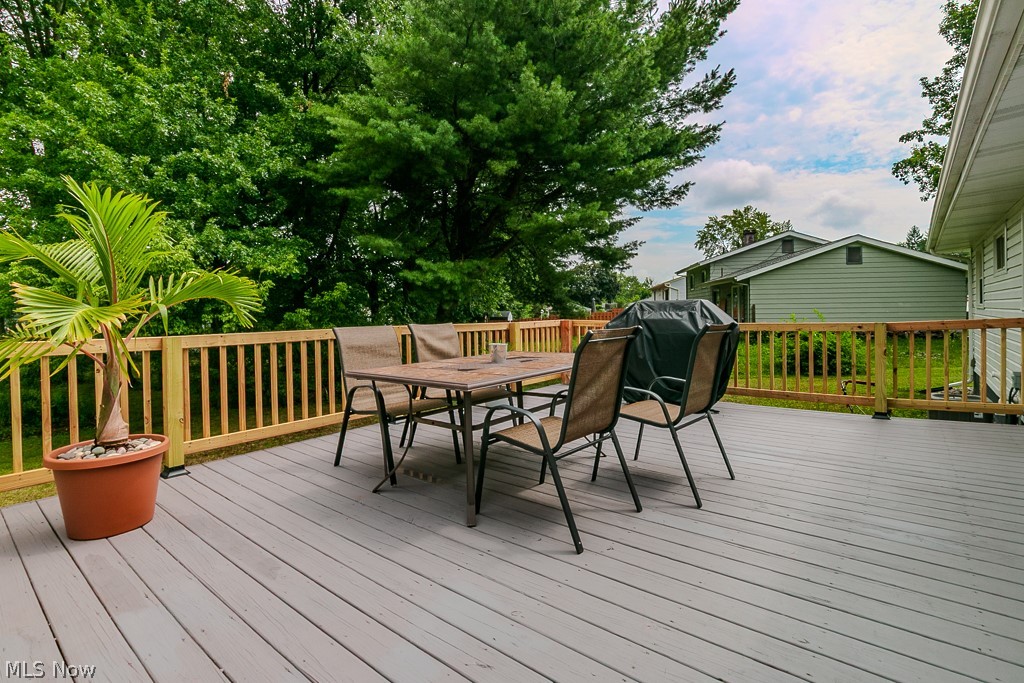 3931 Adrian Drive SE Warren OH 44484