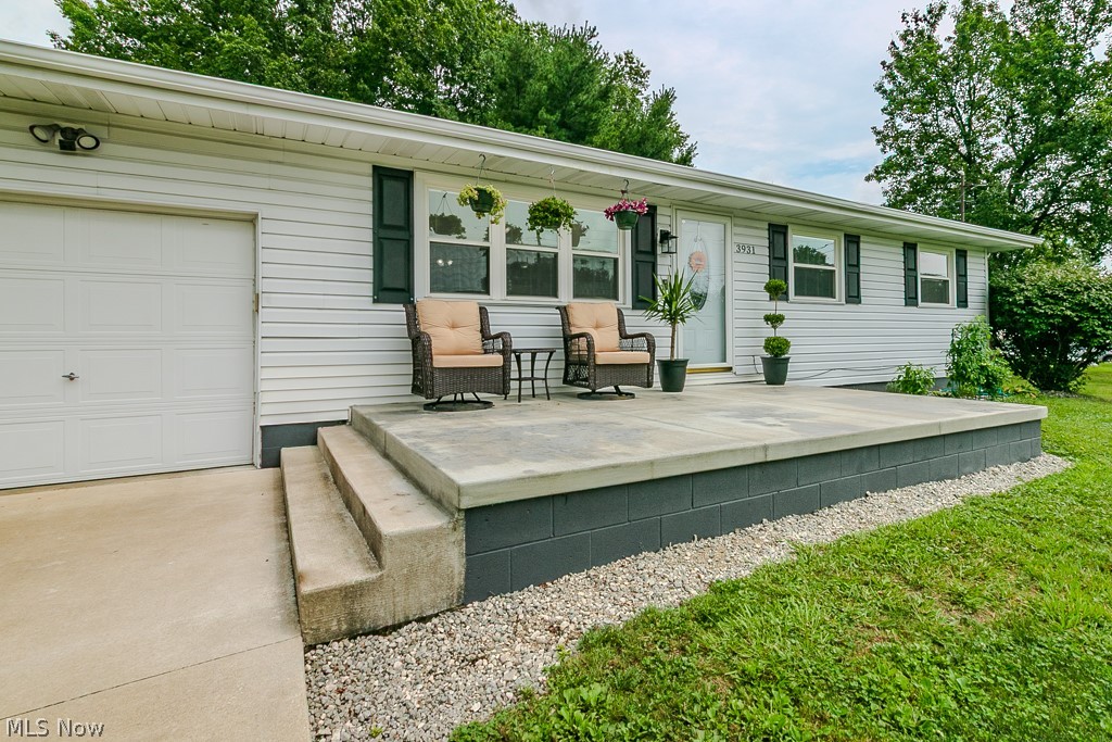 3931 Adrian Drive SE Warren OH 44484