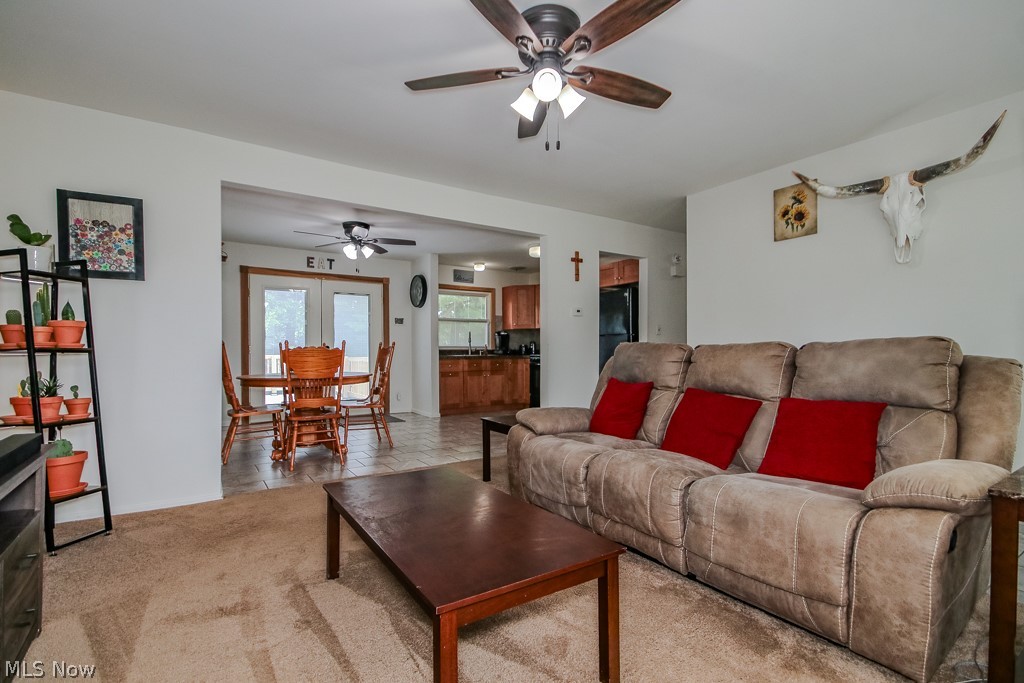 3931 Adrian Drive SE Warren OH 44484