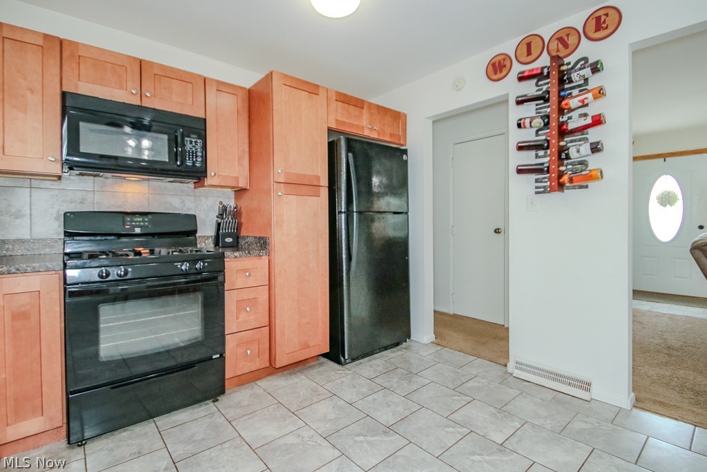 3931 Adrian Drive SE Warren OH 44484