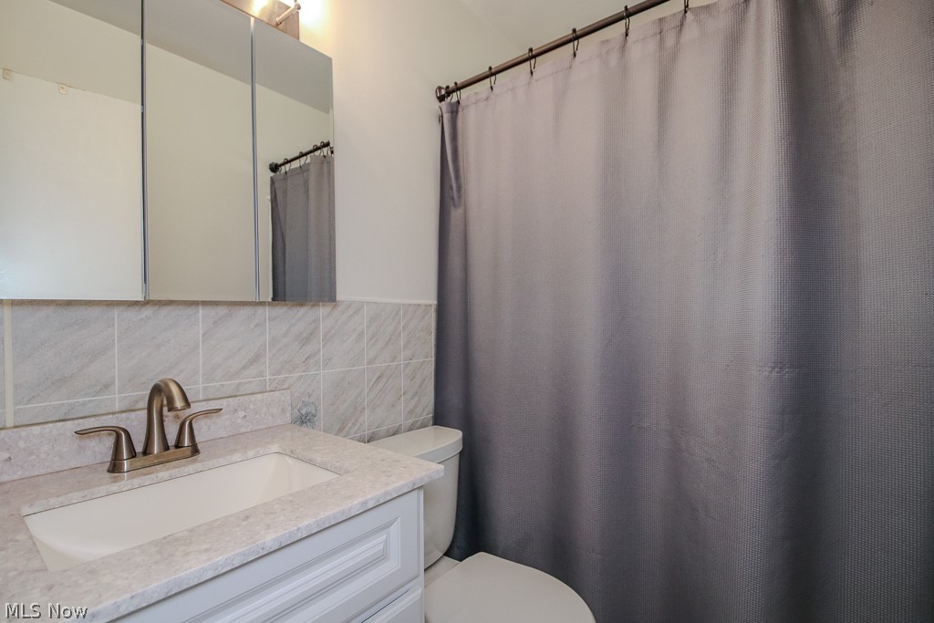 3931 Adrian Drive SE Warren OH 44484