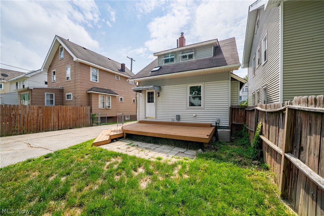 1563 Cordova Avenue Lakewood OH 44107