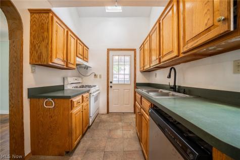 1563 Cordova Avenue Lakewood OH 44107