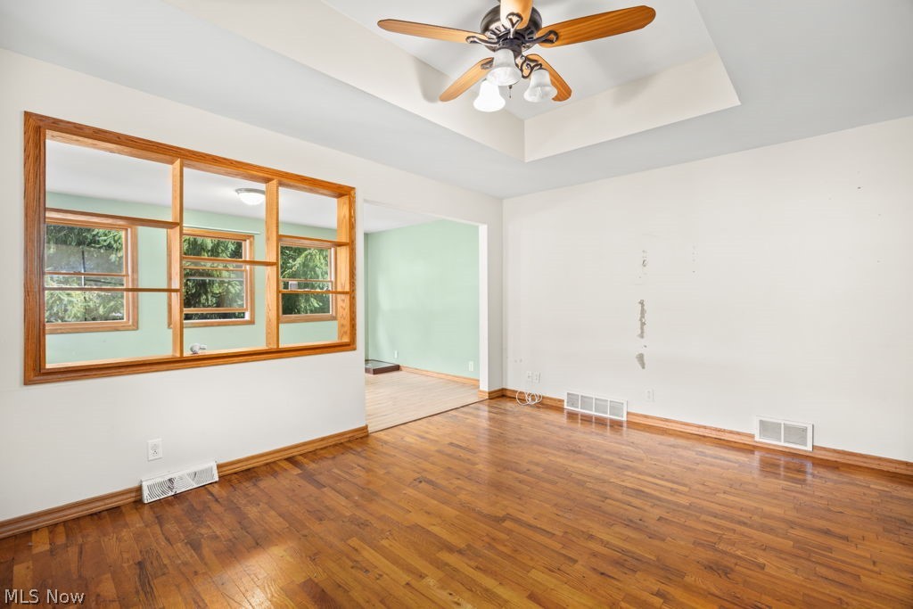 86 E Market Street Seville OH 44273