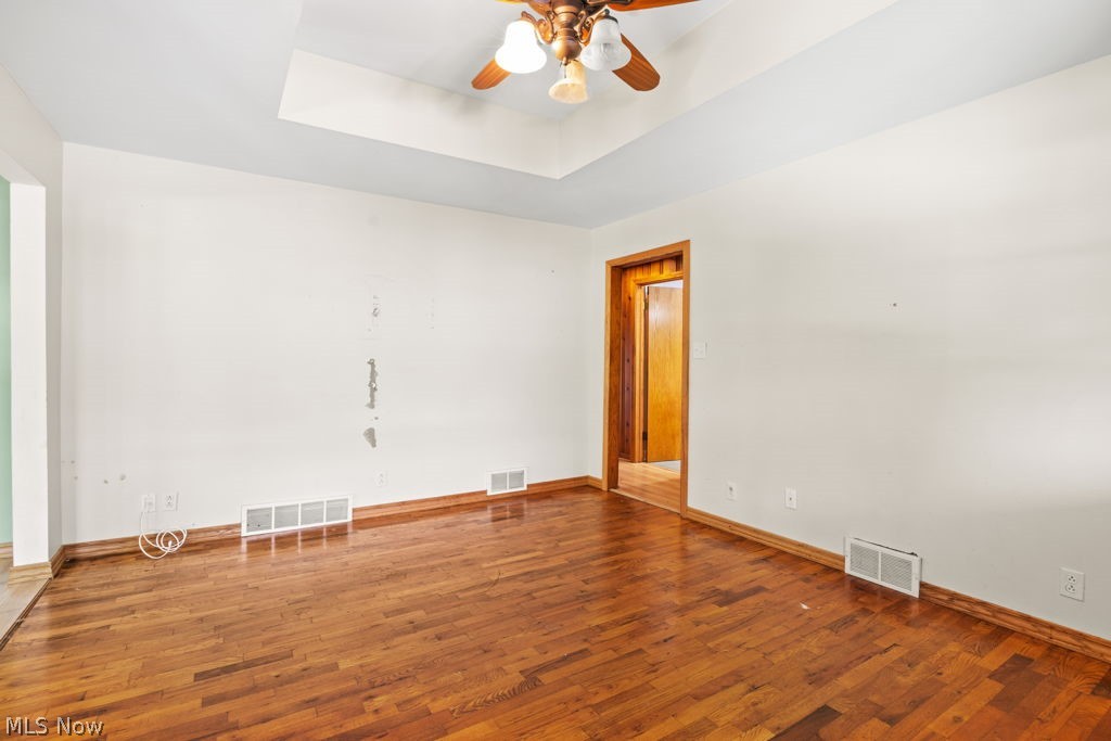 86 E Market Street Seville OH 44273