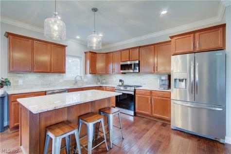 2594 Carlton Street NW North Canton OH 44720