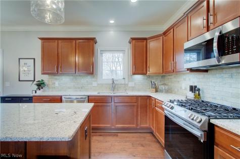 2594 Carlton Street NW North Canton OH 44720