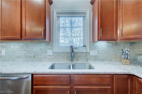 2594 Carlton Street NW North Canton OH 44720