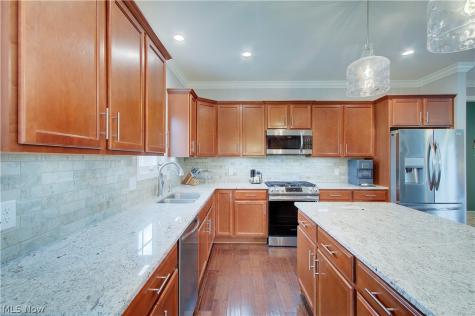 2594 Carlton Street NW North Canton OH 44720
