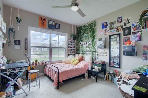 2594 Carlton Street NW North Canton OH 44720