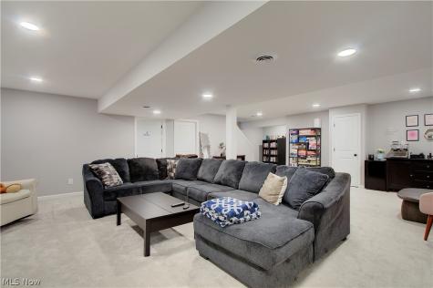2594 Carlton Street NW North Canton OH 44720