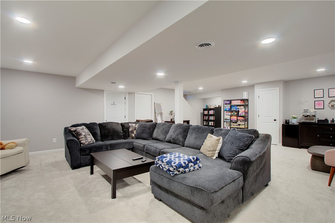 2594 Carlton Street NW North Canton OH 44720