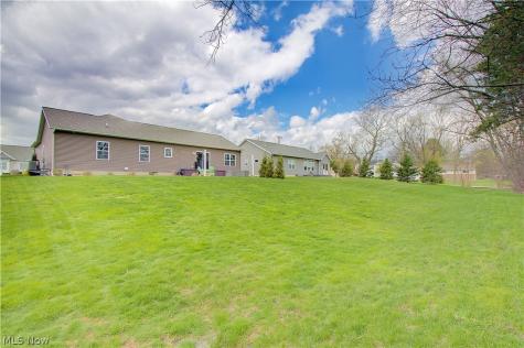 2594 Carlton Street NW North Canton OH 44720