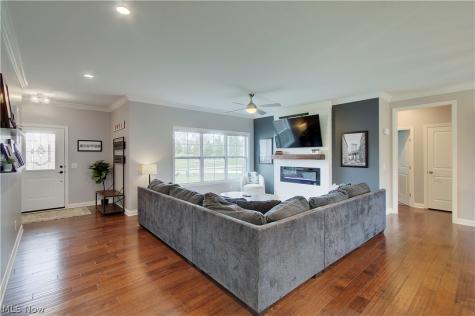 2594 Carlton Street NW North Canton OH 44720