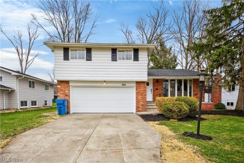 6151 Sherwood Drive North Olmsted OH 44070