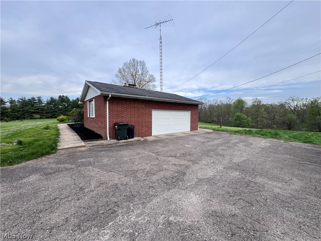 8615 Eberhart Road NE Dover OH 44622