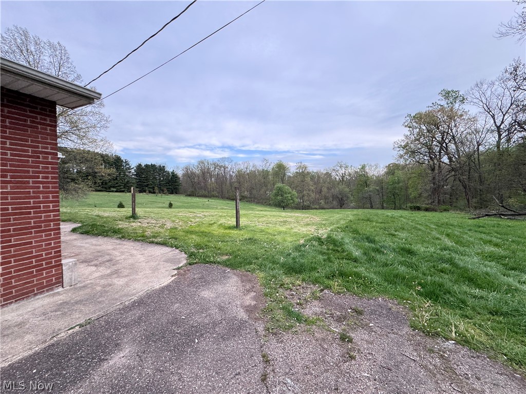 8615 Eberhart Road NE Dover OH 44622