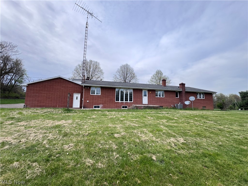 8615 Eberhart Road NE Dover OH 44622