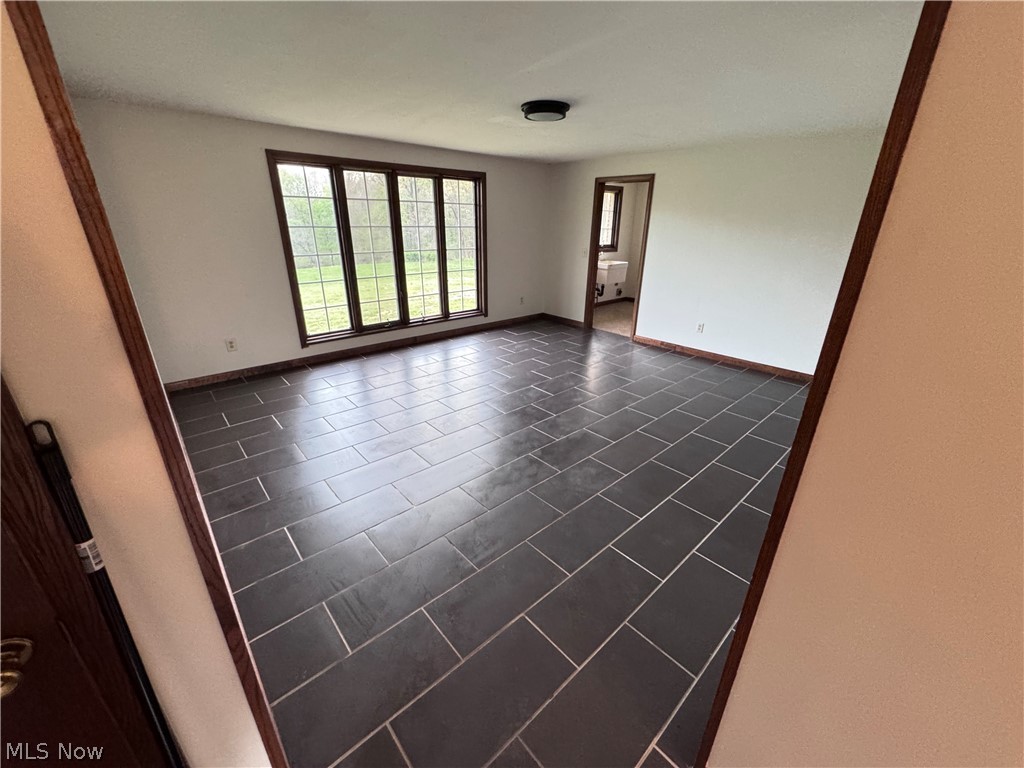 8615 Eberhart Road NE Dover OH 44622