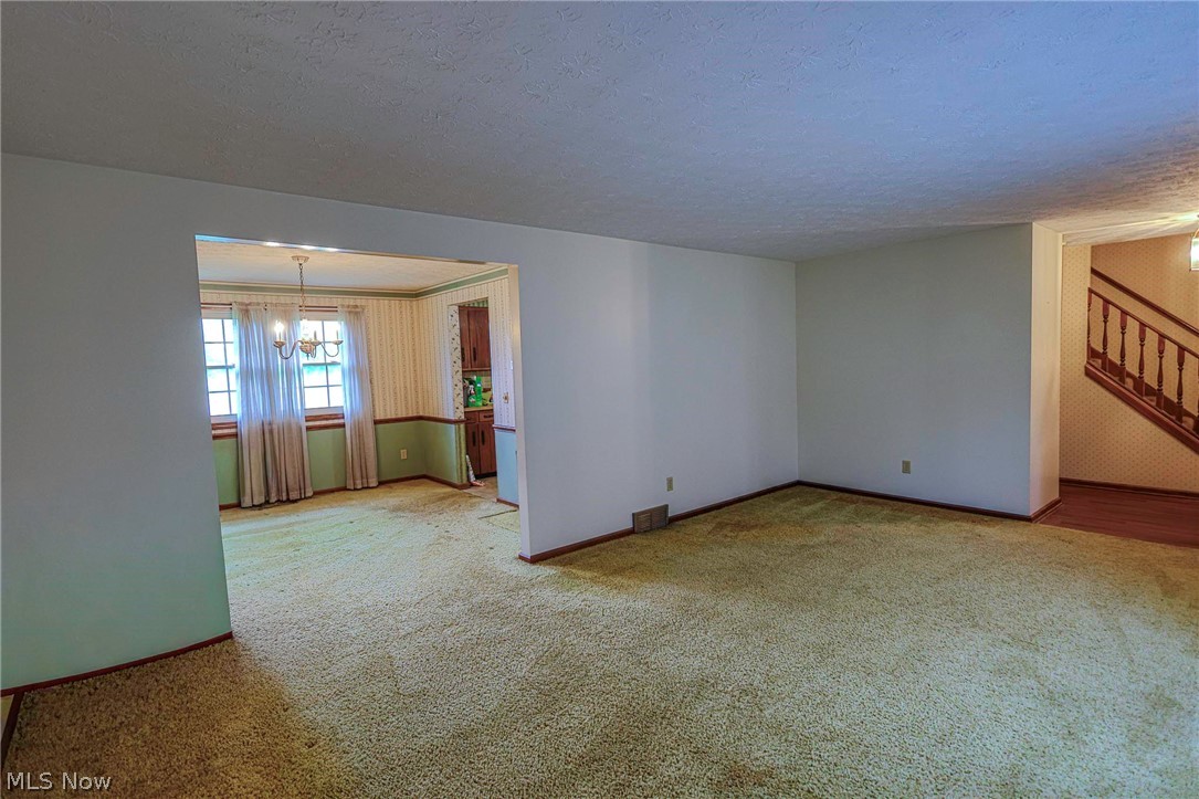 1821 Hiram Street Louisville OH 44641