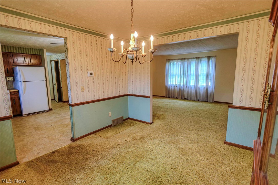 1821 Hiram Street Louisville OH 44641