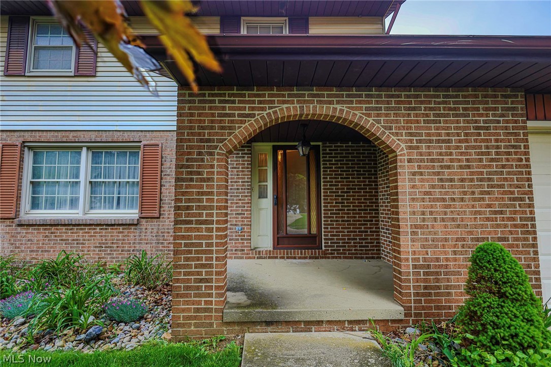 1821 Hiram Street Louisville OH 44641