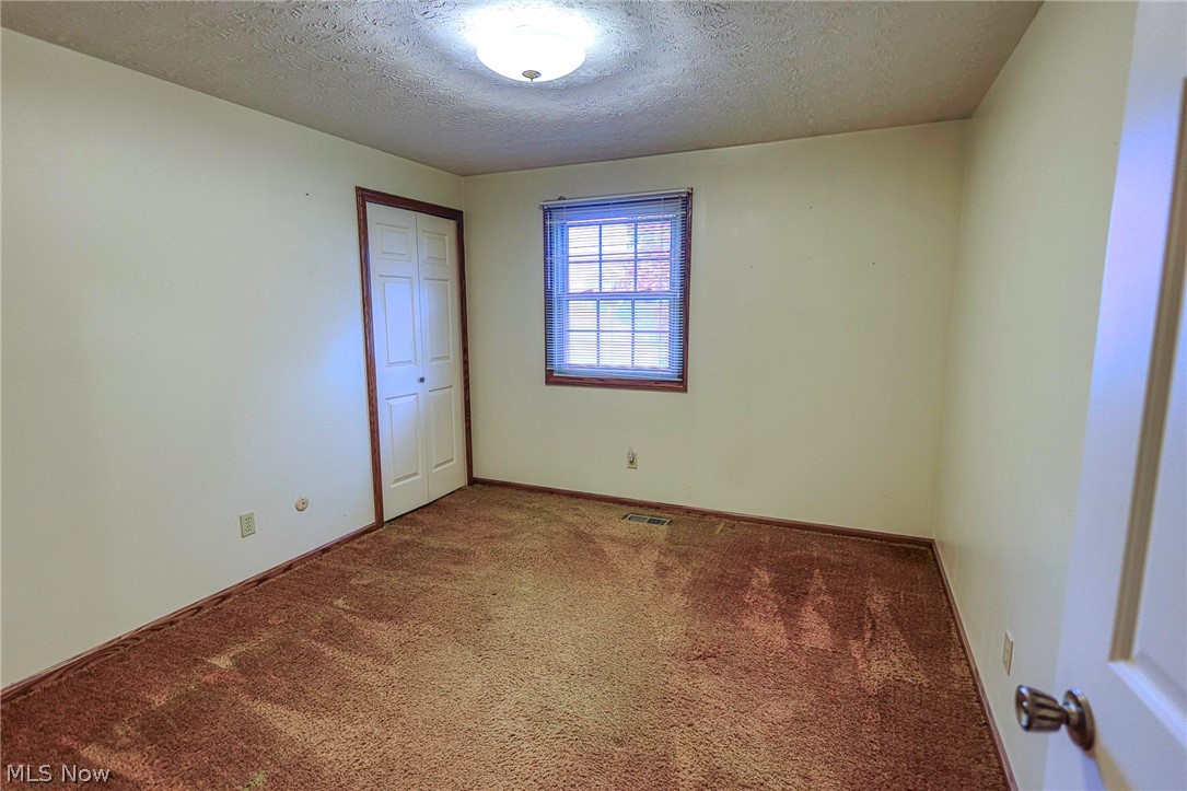 1821 Hiram Street Louisville OH 44641