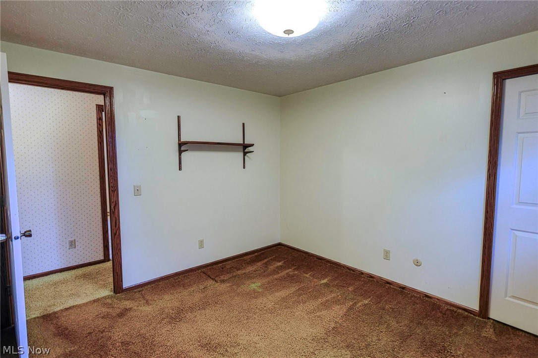 1821 Hiram Street Louisville OH 44641