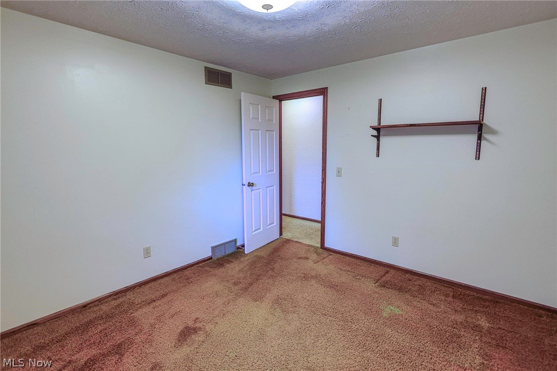 1821 Hiram Street Louisville OH 44641