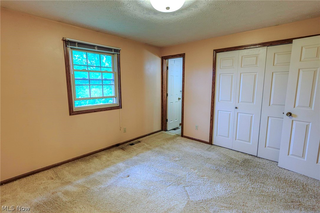 1821 Hiram Street Louisville OH 44641